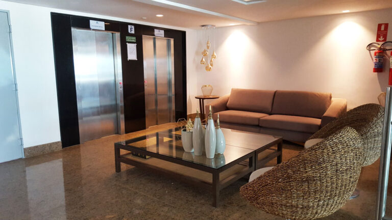 02 elevadores por bloco